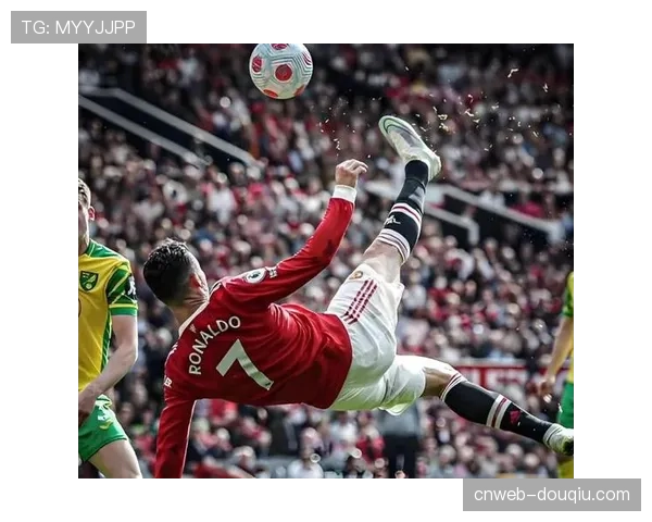 欧冠花絮：看台球迷高举标语，称赞本方边锋为“肋部魔术师”